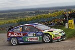 WRC: Fordy tuż za podium we Francji, mistrzostwo Loeba