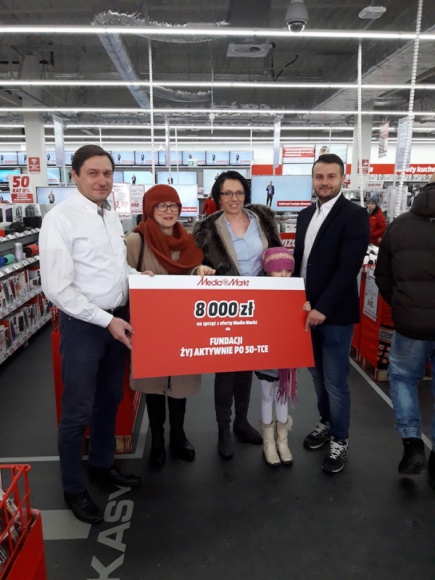 Akcja charytatywna Media Markt Piaseczno Problemy społeczne, BIZNES - Media Markt aktywnie wspiera lokalne organizacje w każdej miejscowości, w której otwierany jest nowy market, a wybór organizacji najbardziej potrzebującej wsparcia oddaje mieszkańcom.